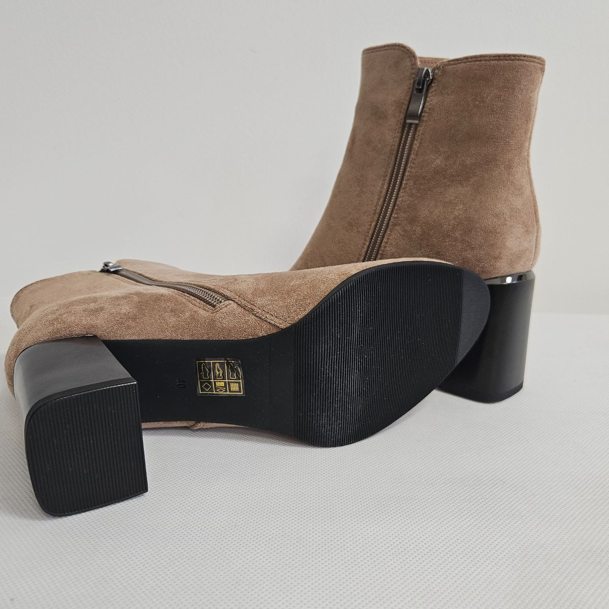 Béžové dámske čižmy na opätku KATTY