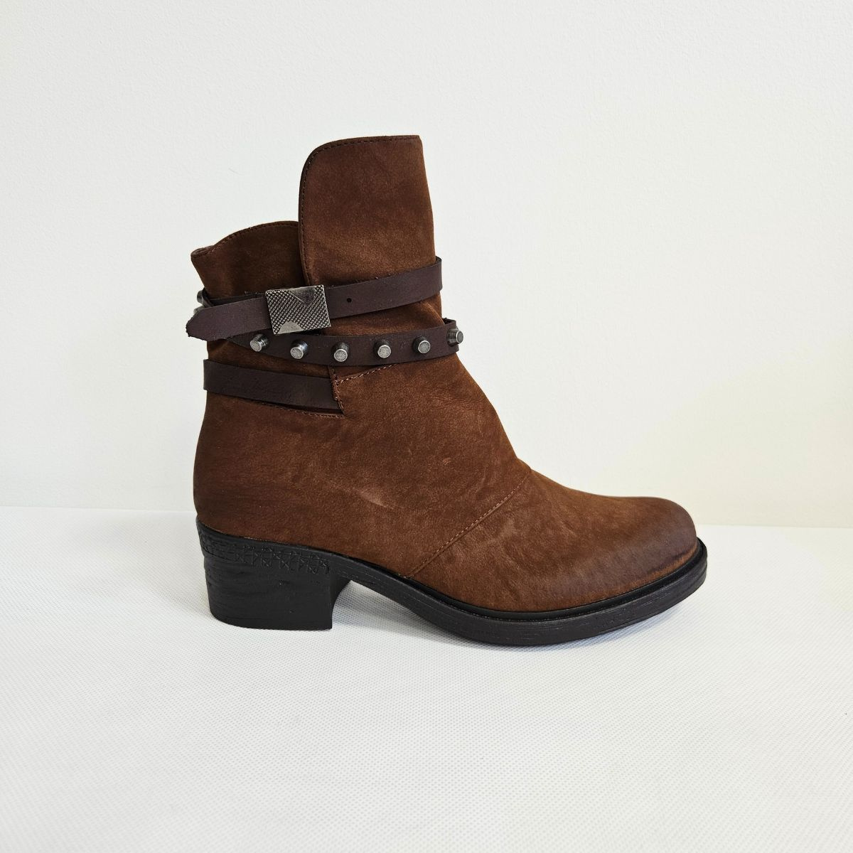 Dámske hnedé semišové čižmy HELA