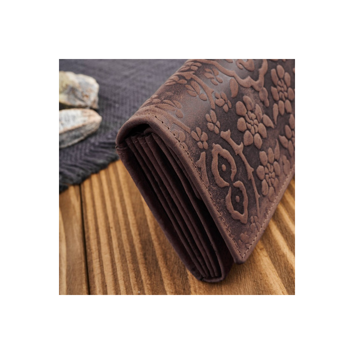 Dámska kožená hnedá peňaženka DAMALLA