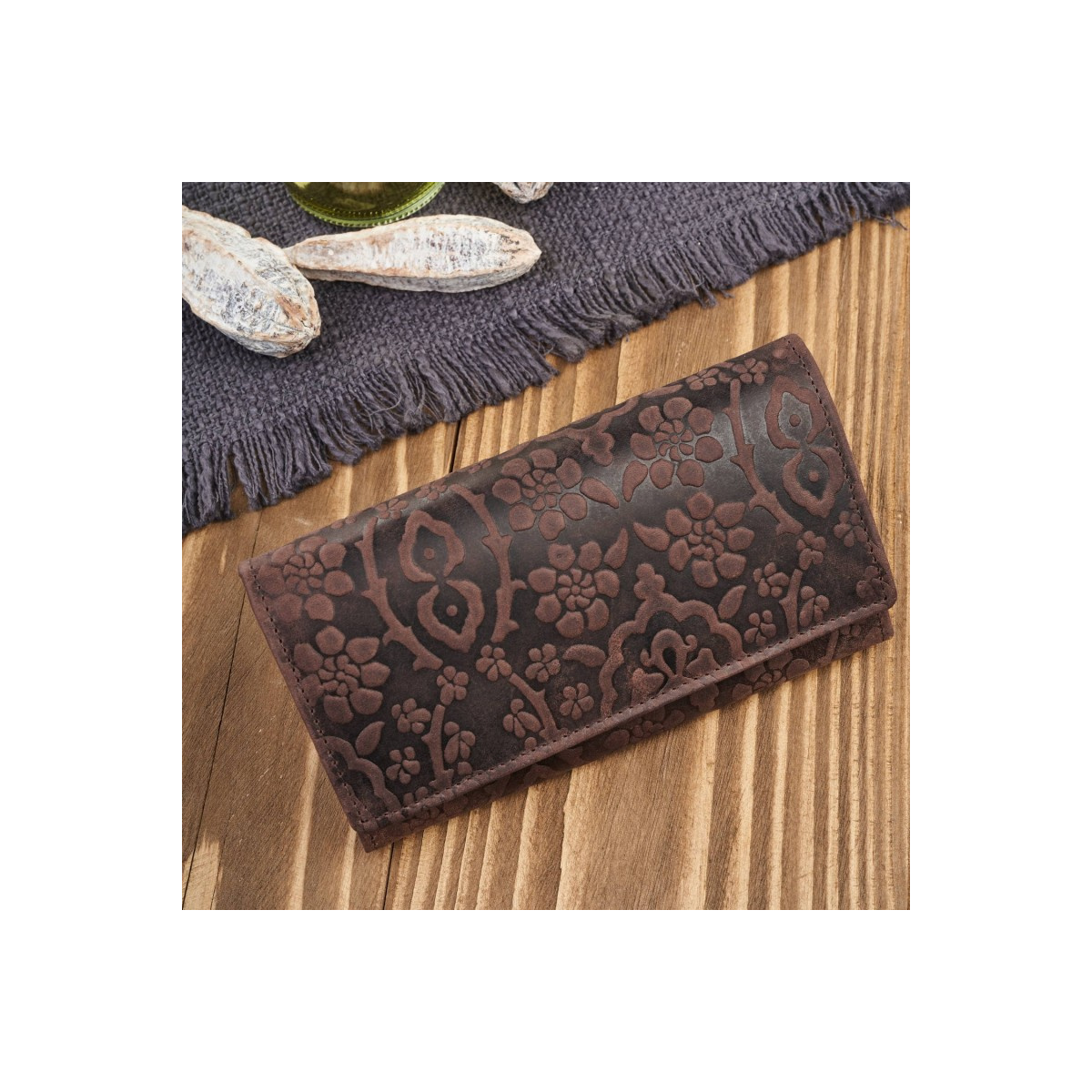 Dámska kožená hnedá veľká peňaženka s kvetinovým vzorom