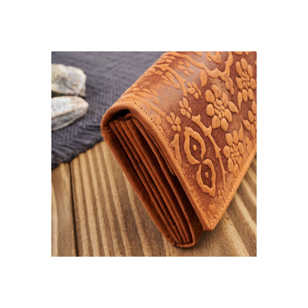 Dámska kožená oranžová peňaženka DAMALLA