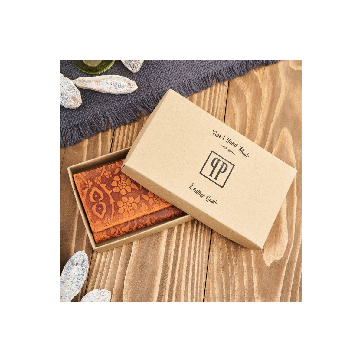 Dámska kožená oranžová peňaženka DAMALLA