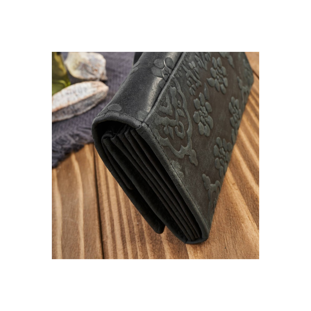 Dámska kožená čierna peňaženka DAMALLA