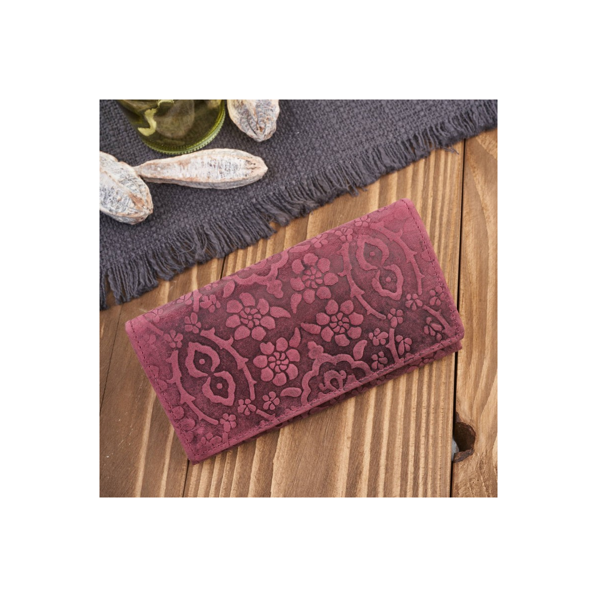Dámska kožená ružová veľká peňaženka s kvetinovým vzorom