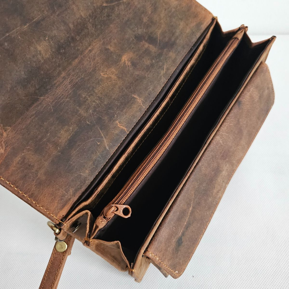 Hnedá vintage pánska kožená príručná taška ALMAR