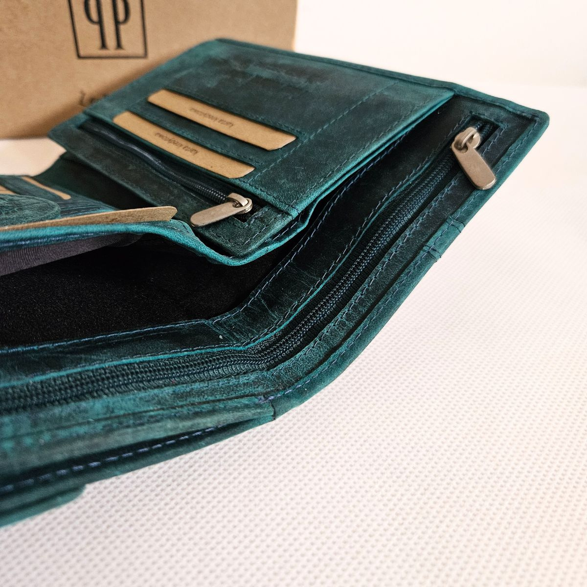 Dámska kožená zelená peňaženka DIERDRA