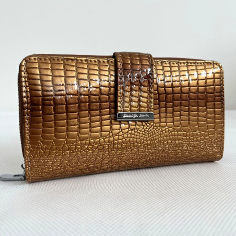 Dámska kožená zlatá camel lakovaná peňaženka so štruktúrou hadej kože