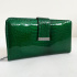 Dámska kožená zelená lakovaná peňaženka so štruktúrou hadej kože