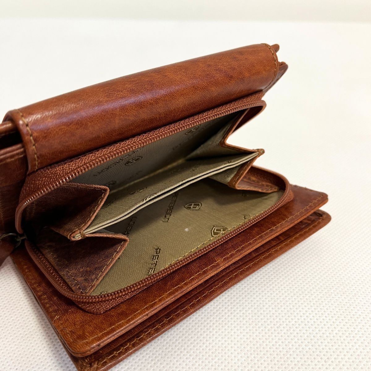 Kožená dámska koňaková peňaženka PRISMA