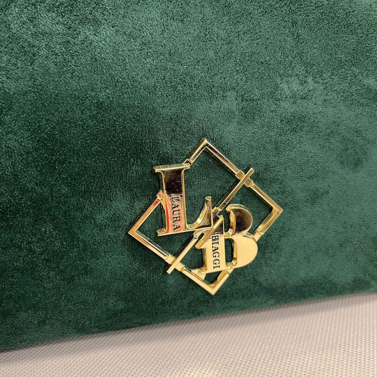 Dámska tmavozelená kabelka ALESSANDRA