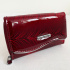 Dámska kožená červená lakovaná peňaženka so vzormi pierok