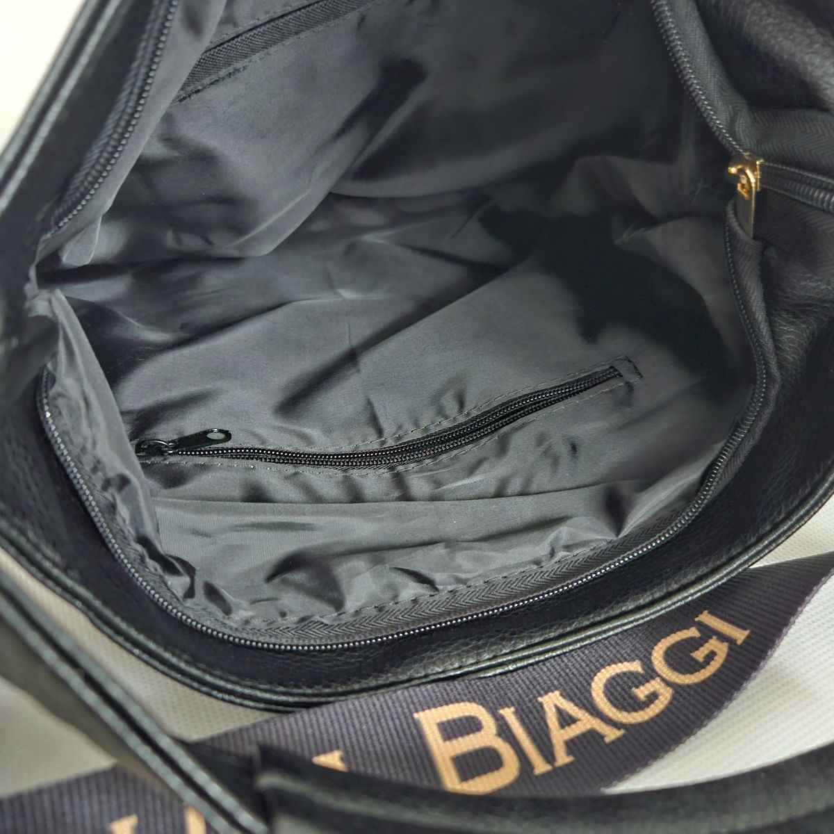 Dámska čierna kabelka ESTELLE