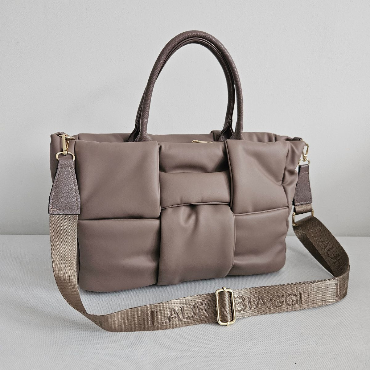 Dámska sivohnedá kabelka TAMYRA