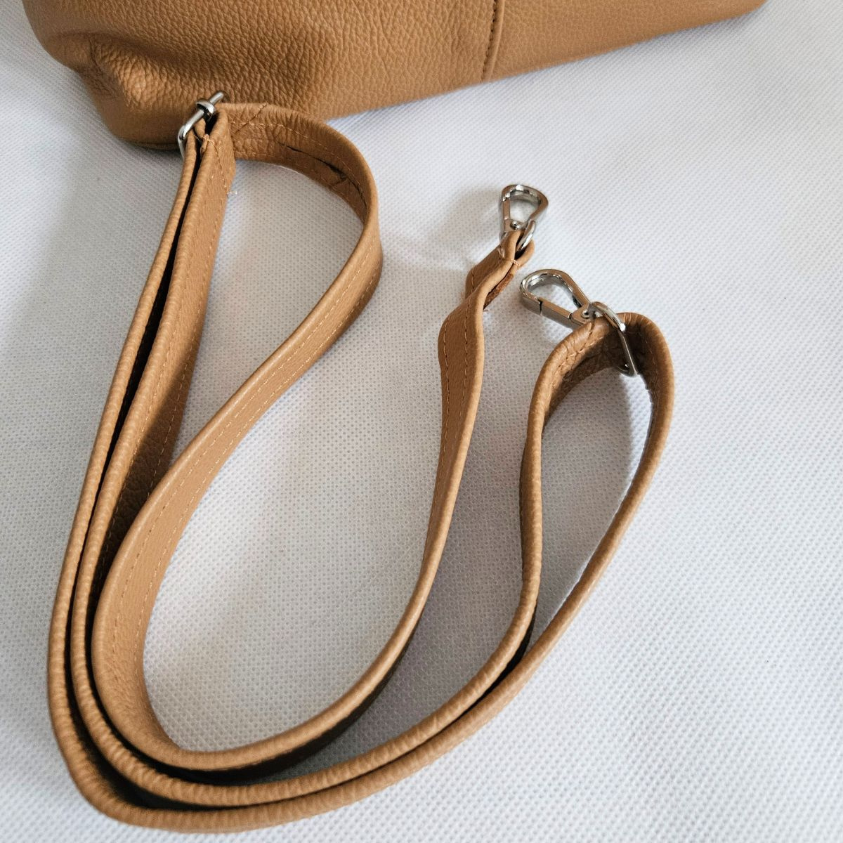 Svetlohnedá kožená kabelka na rameno CAMEL