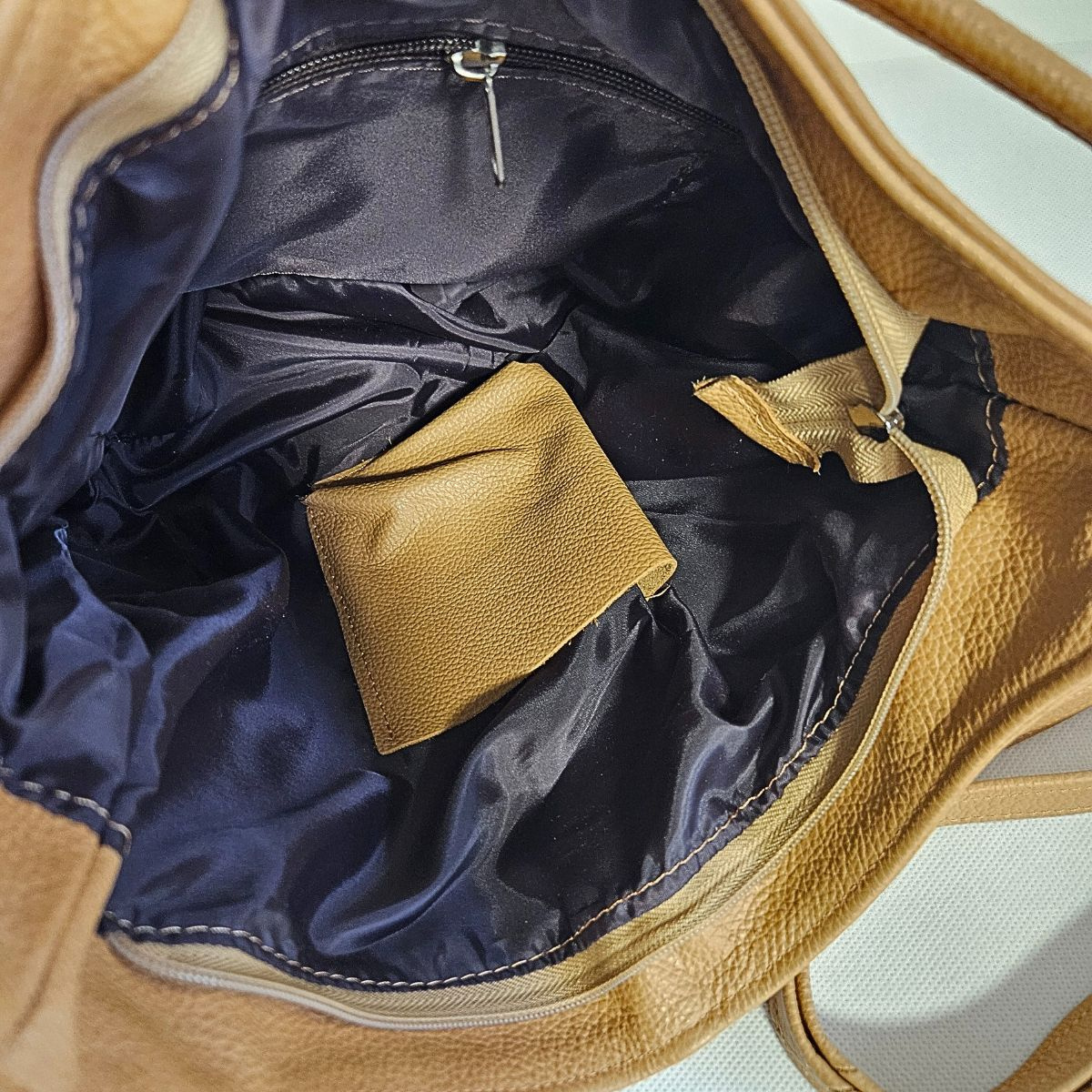 Svetlohnedá kožená kabelka na rameno CAMEL