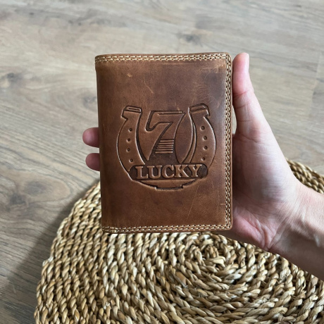 Pánska kožená peňaženka tan s nápisom lucky 7