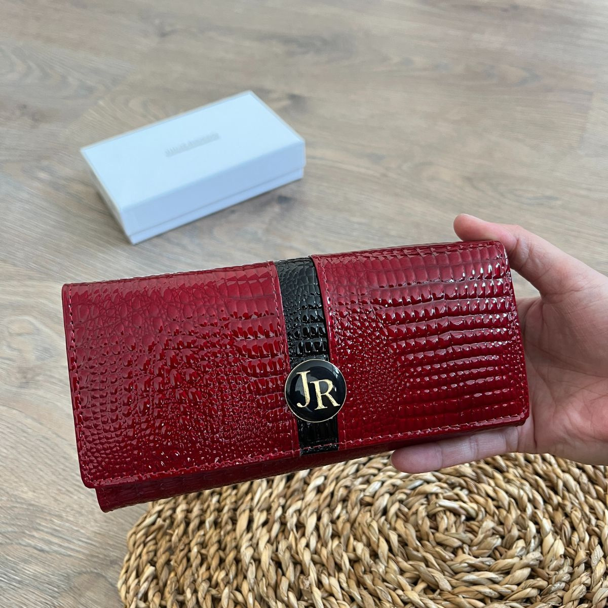 Veľká lakovaná dámska kožená peňaženka červená