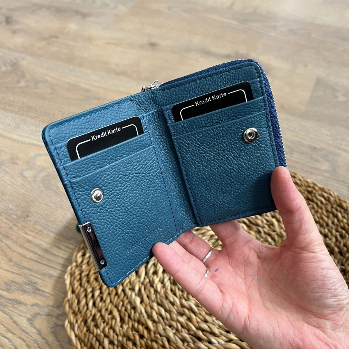 Malá dámska kožená peňaženka modrá BRINA