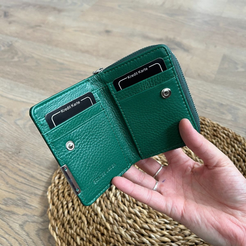 Malá dámska kožená peňaženka zelená BRINA