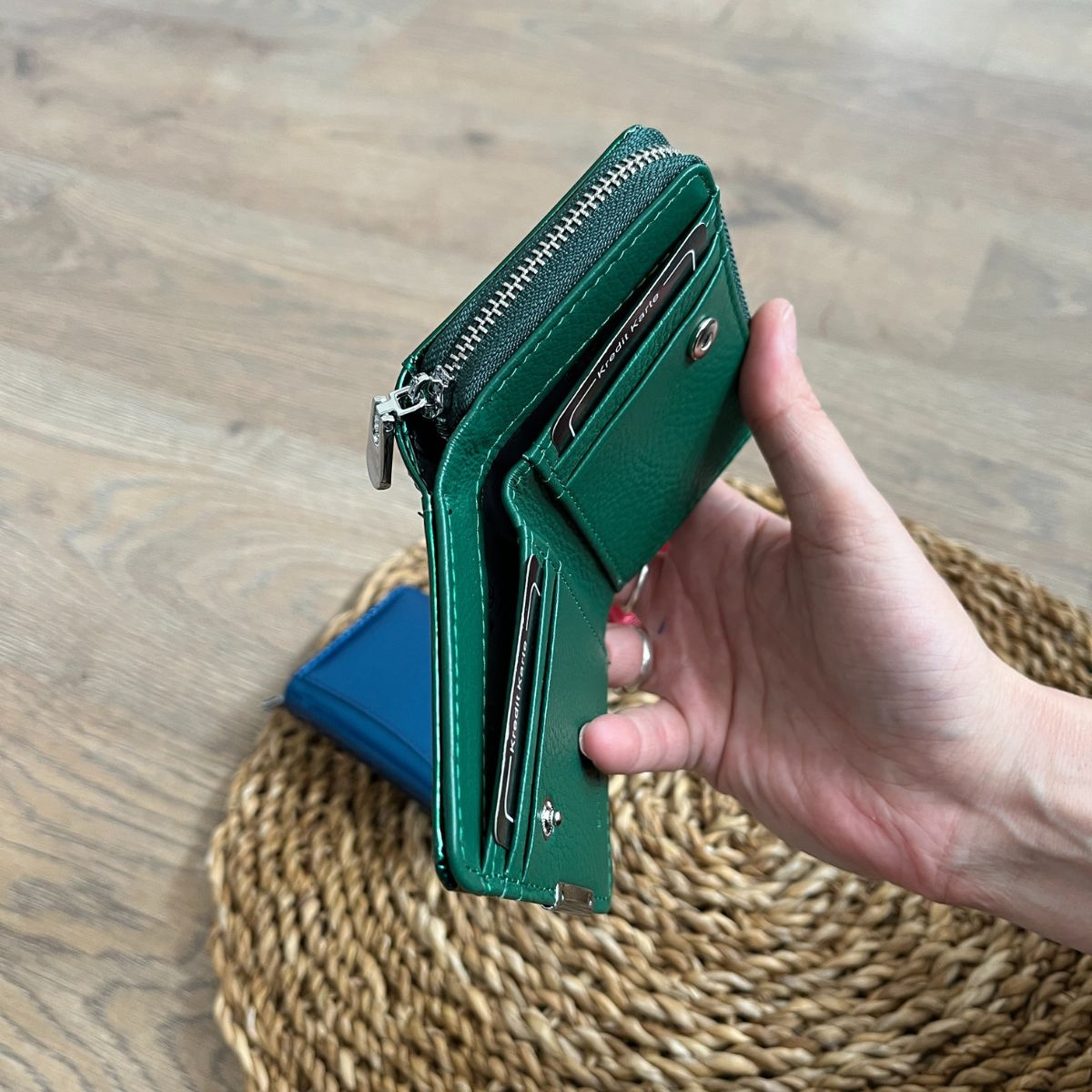 Malá dámska kožená peňaženka zelená BRINA