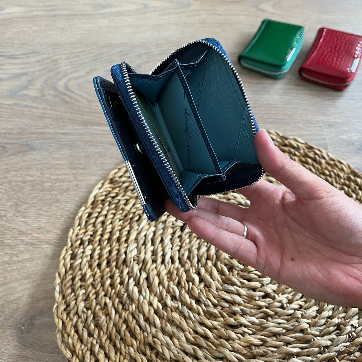 Malá dámska kožená peňaženka modrá DORIS