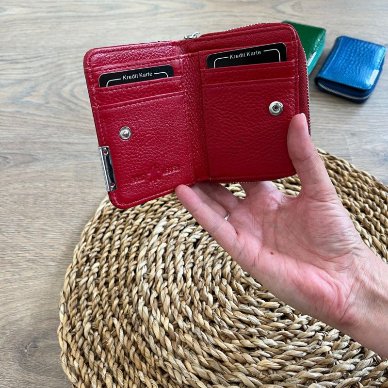 Malá dámska kožená peňaženka červená DORIS