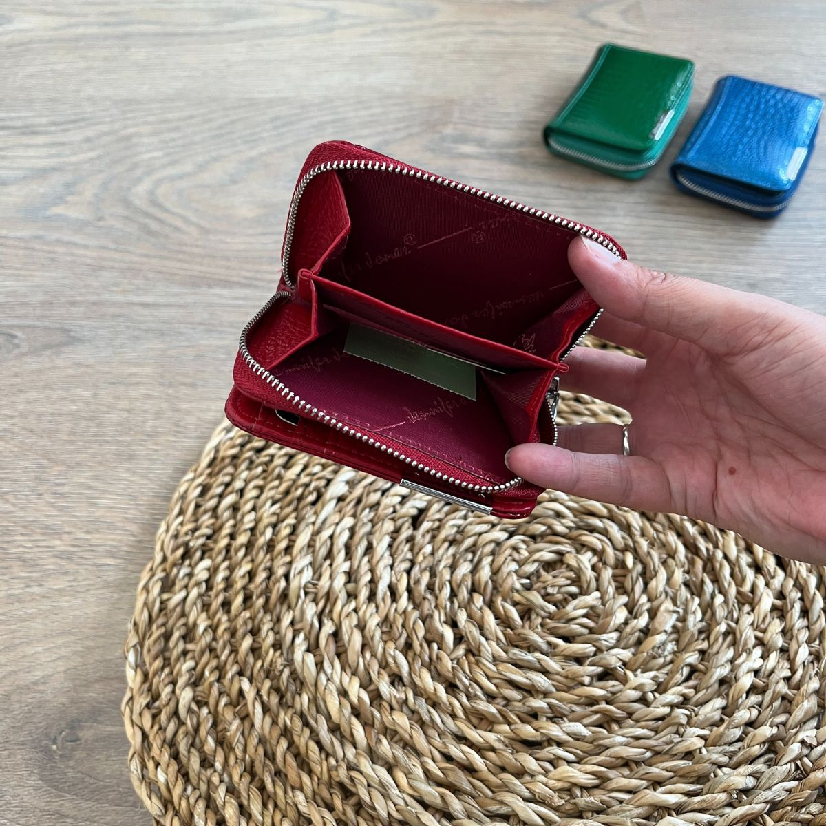 Malá dámska kožená peňaženka červená DORIS