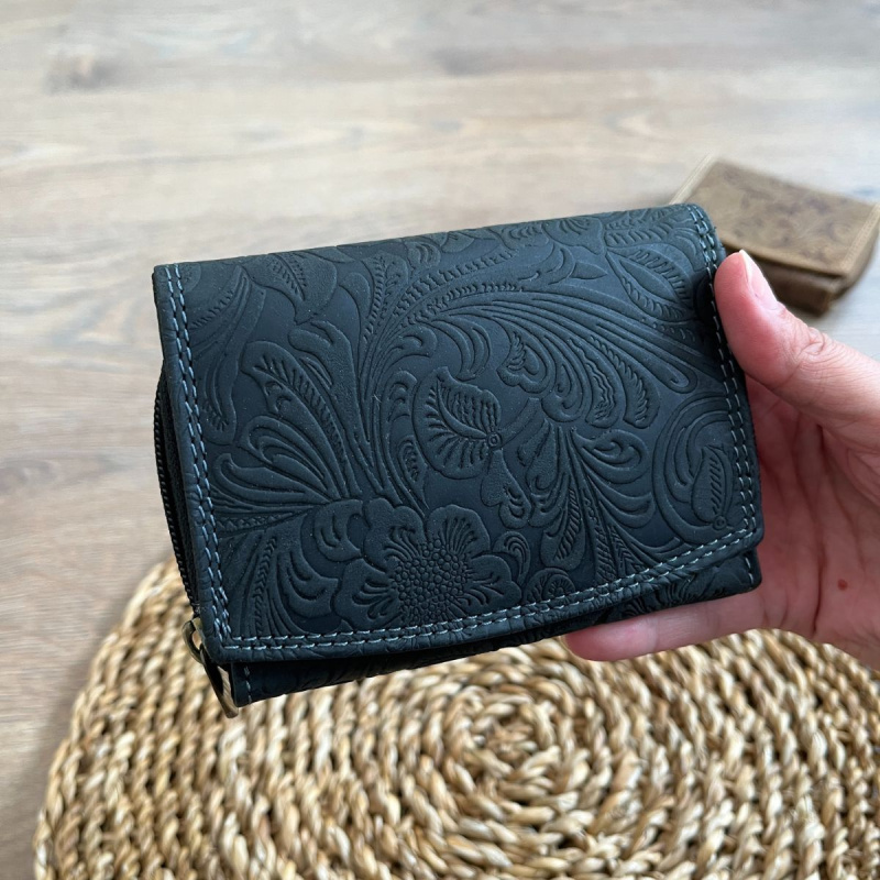 Dámska kožená peňaženka čierna s kvetinovým vzorom