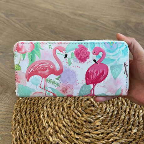 Dámska peňaženka s motívom plameniakov a kvetov.