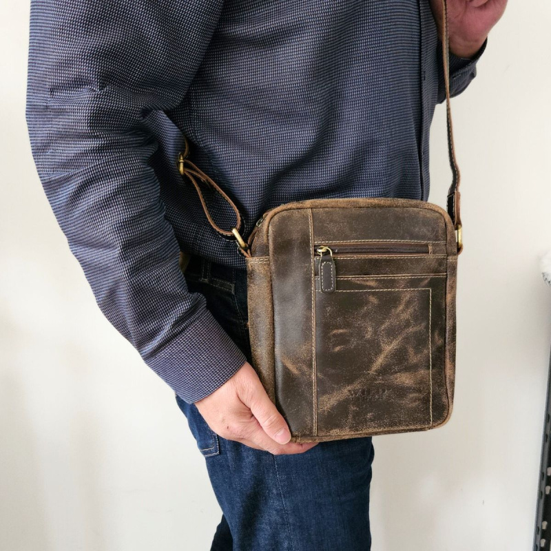 Kožená pánska hnedá crossbody taška so zapínaním na zips