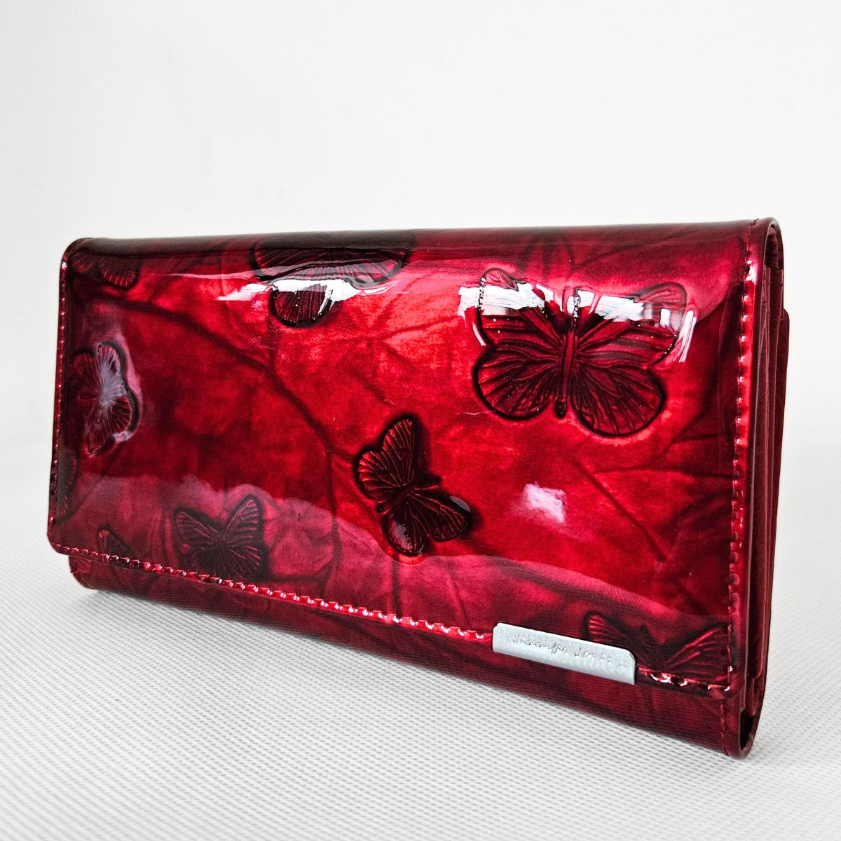 Lesklá červená dámska kožená peňaženka ELSA so vzorom motýľov