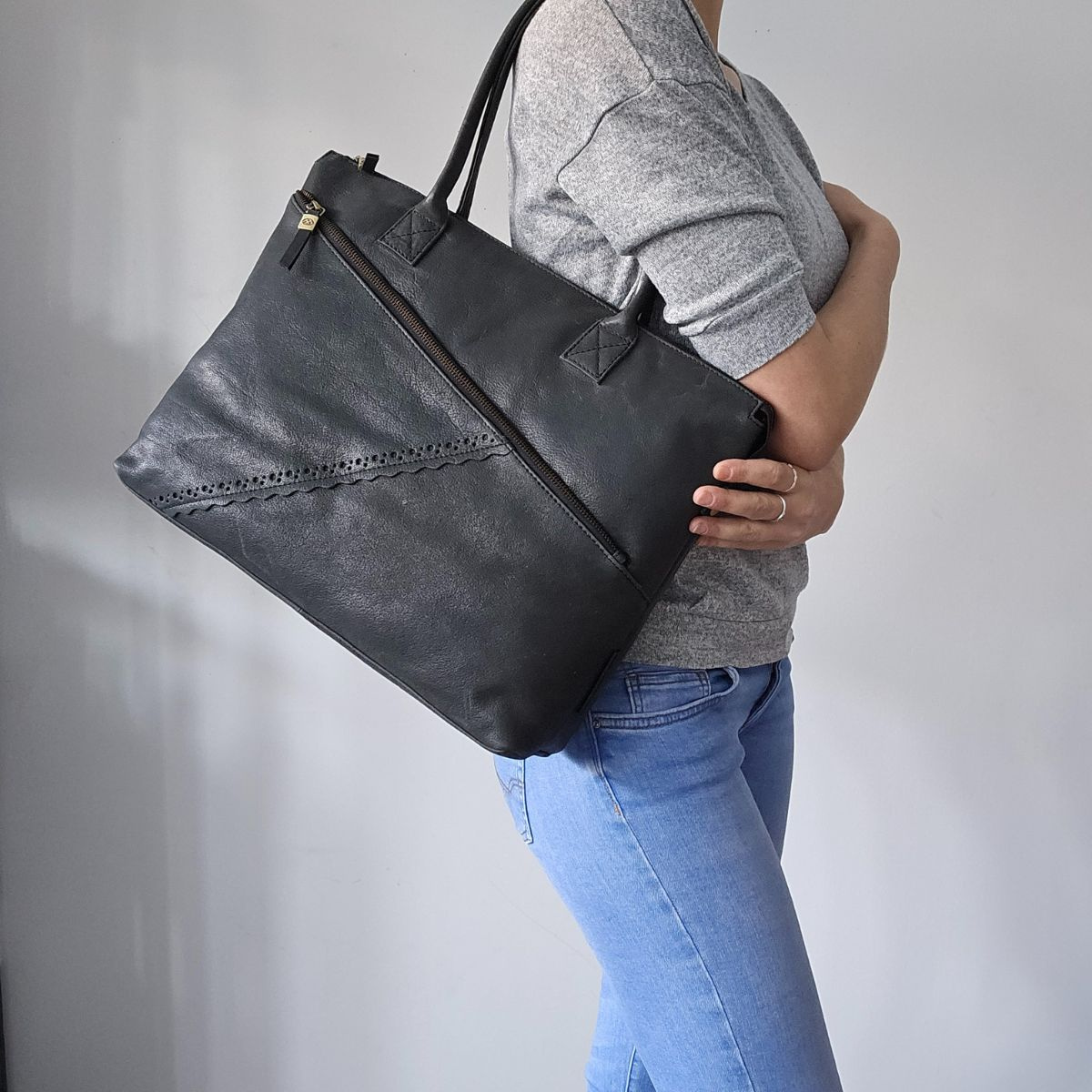 Dámska kožená biznis kabelka čierna Ysabel