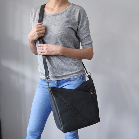 Dámska kožená kabelka čierna Arista