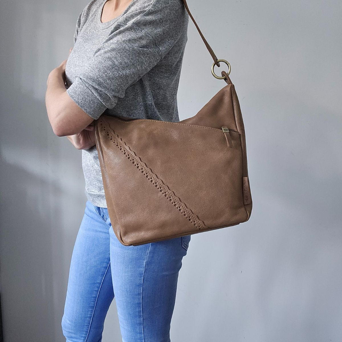 Dámska kožená kabelka taupe Arista