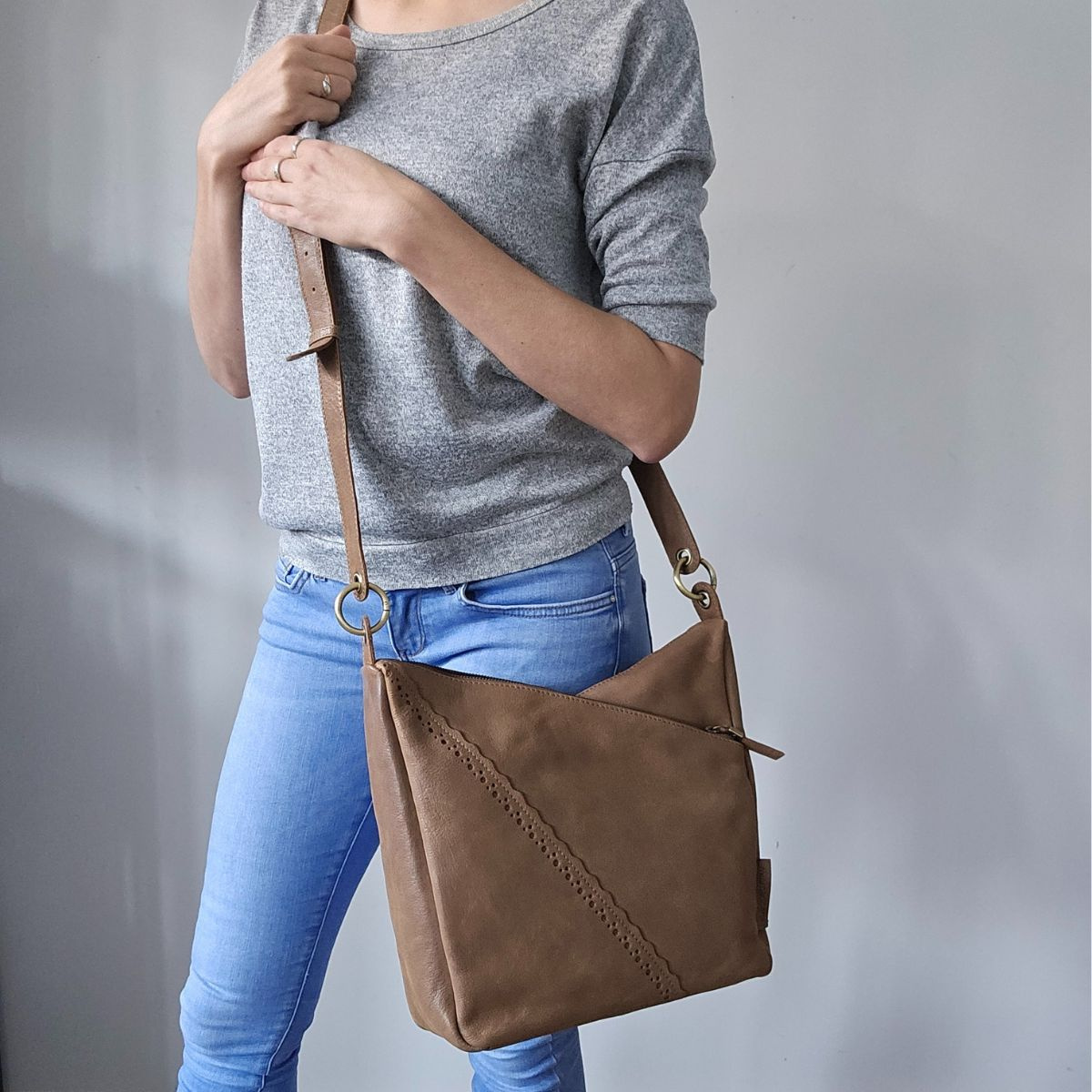 Dámska kožená kabelka taupe Arista