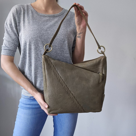 Dámska kožená kabelka olivová na rameno crossbody