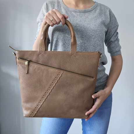 Dámska kožená kabelka taupe do ruky crossbody
