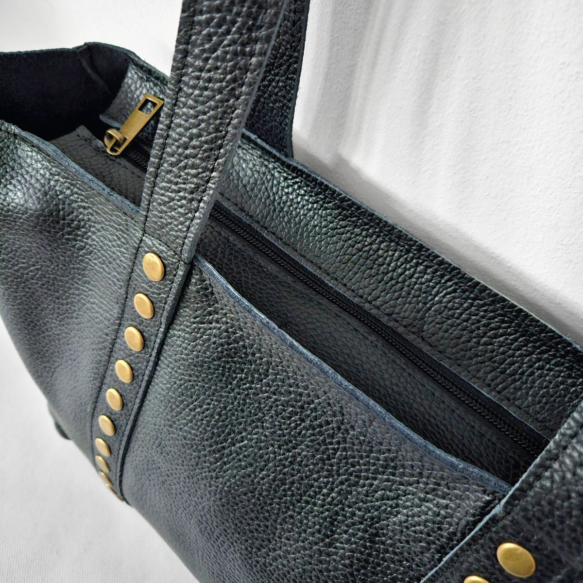 Čierna kožená kabelka na rameno BLAIRE