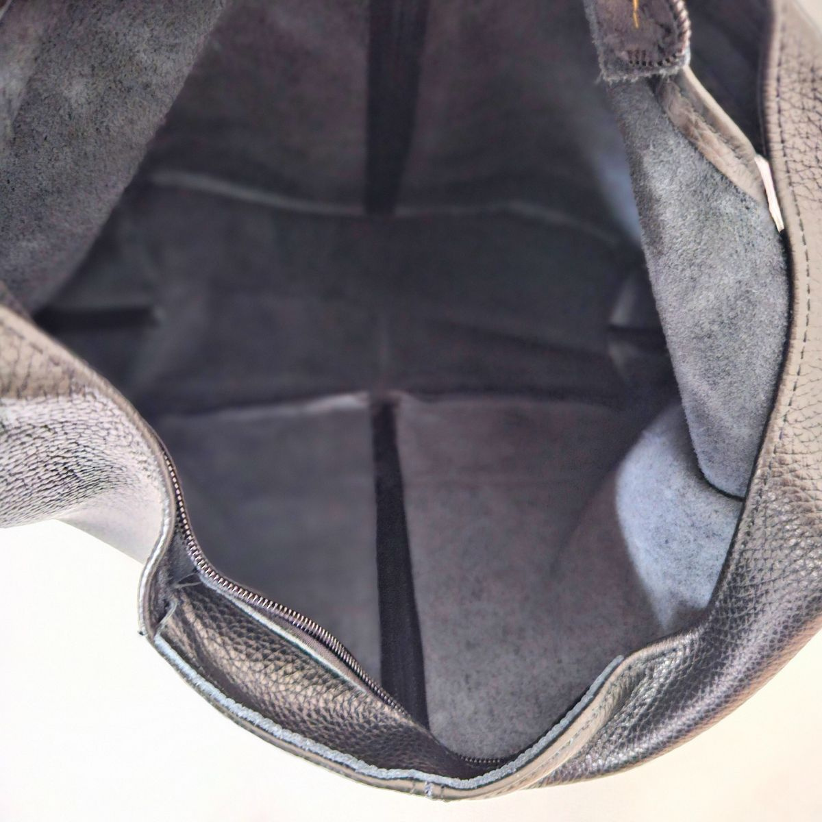 Kožená kabelka na rameno CARLEY - čierna