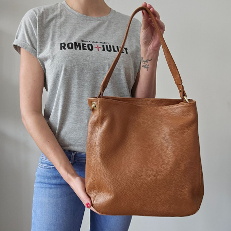 Dámska kožená kabelka na rameno v camel farbe