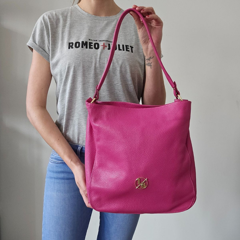 Dámska kožená kabelka na rameno vo farbe fuksia