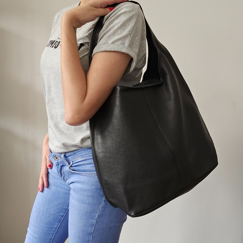 Kožená kabelka na rameno CARLEY - čierna