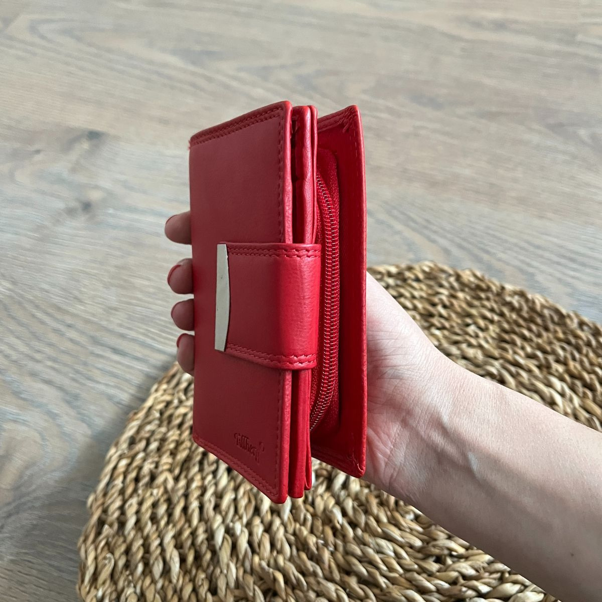 Dámska kožená červená peňaženka DELORA