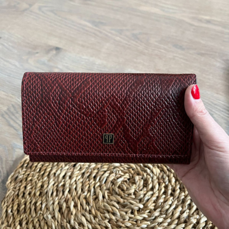 Dámska kožená peňaženka červená so štruktúrou hadej kože