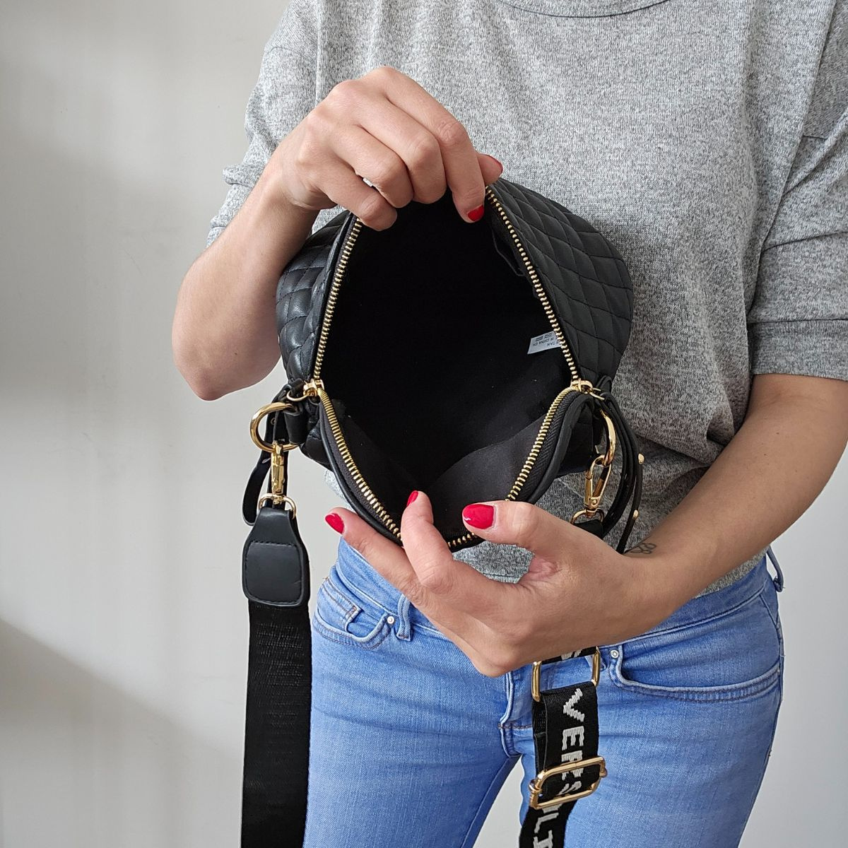 Dámska čierna crossbody kabelka ADARA