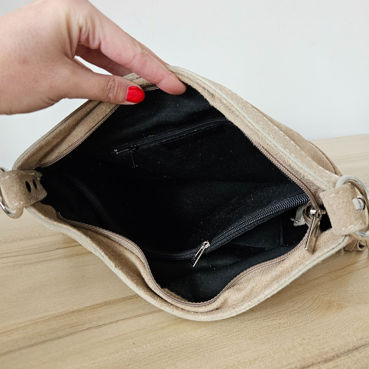 Béžová dámska semišová kabelka Bethany