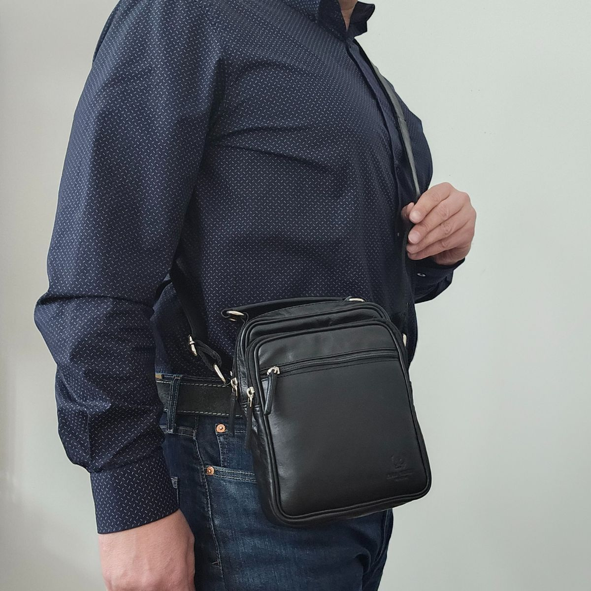 Kožená pánska čierna crossbody taška ARES