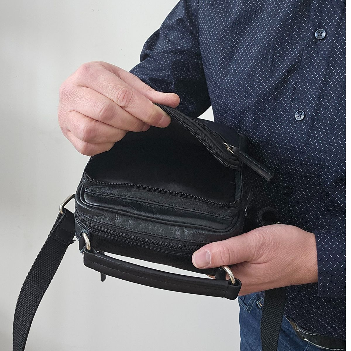 Kožená pánska čierna crossbody taška ARES