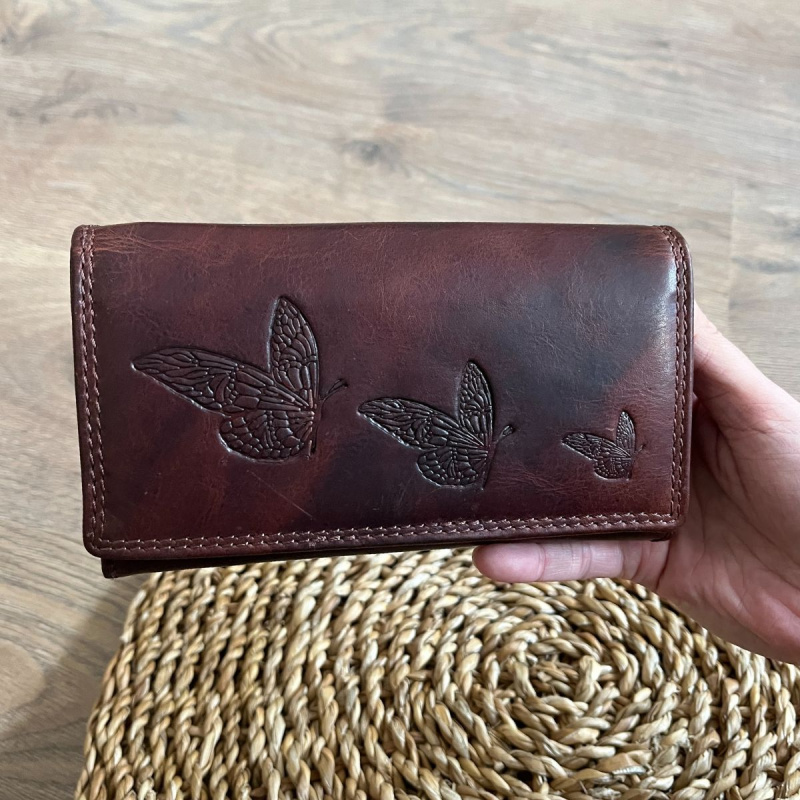 Veľká dámska kožená peňaženka hubová - hnedá so vzormi motýľov