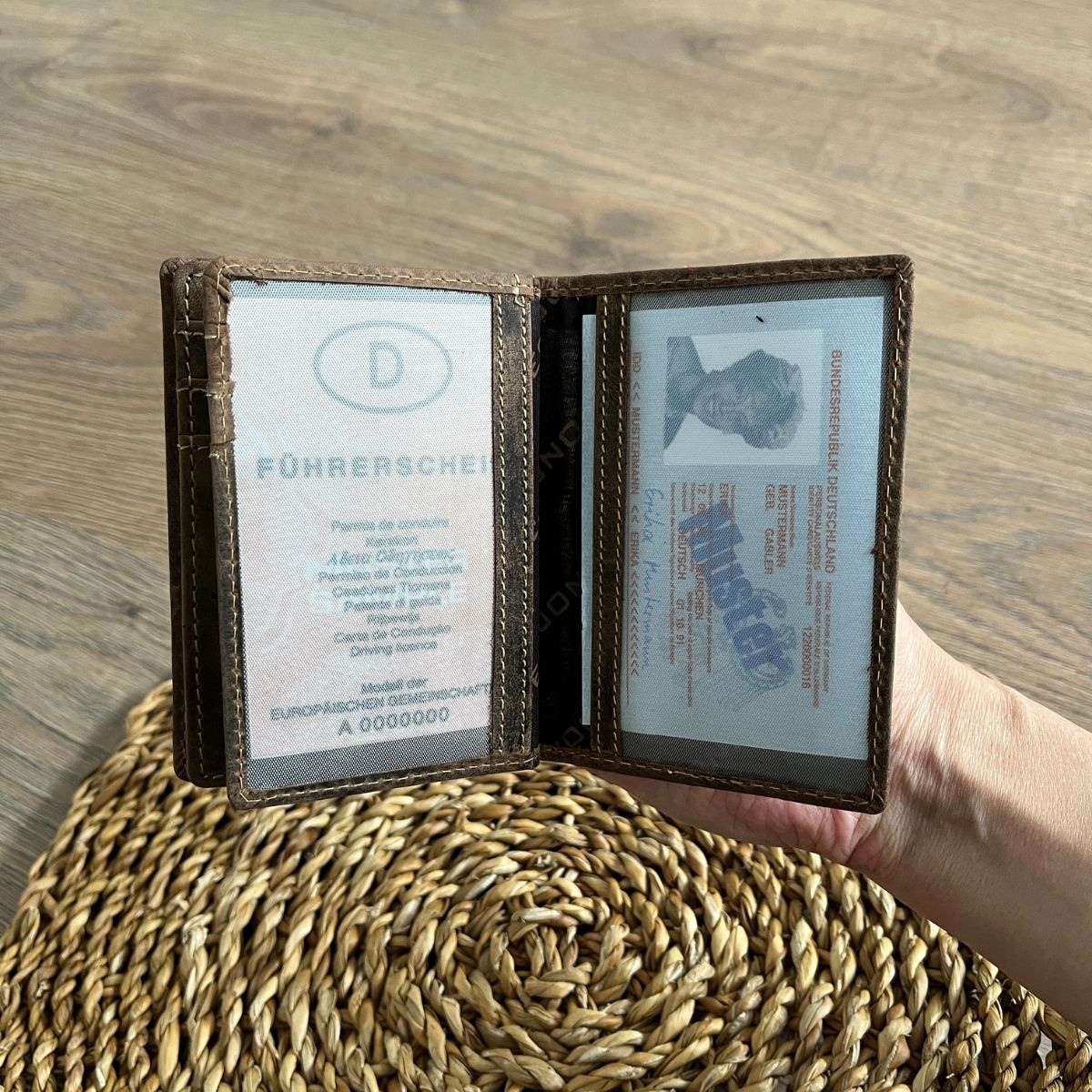 Kožené puzdro na doklady hnedé ASPEN